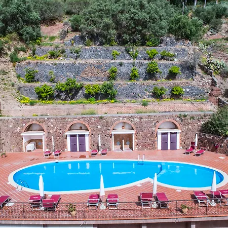 Isola Bella Hotel 3*