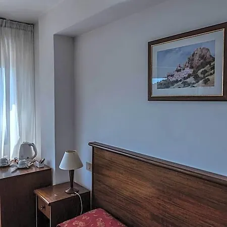 Isola Bella Отель 3*