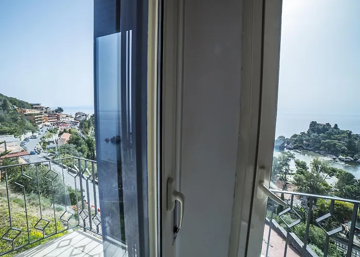 Ξενοδοχείο Isola Bella 3*