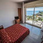 Isola Bella Hotel 3*