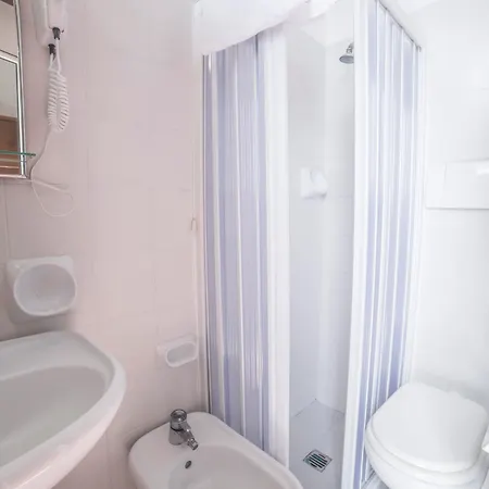 Isola Bella Hotel 3*
